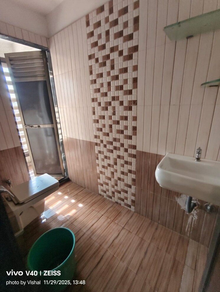Bathroom, shree-vrushti 2 Bedroom 700 Sq.Ft. Apartment In Ghodbunder Road Thane 9588650