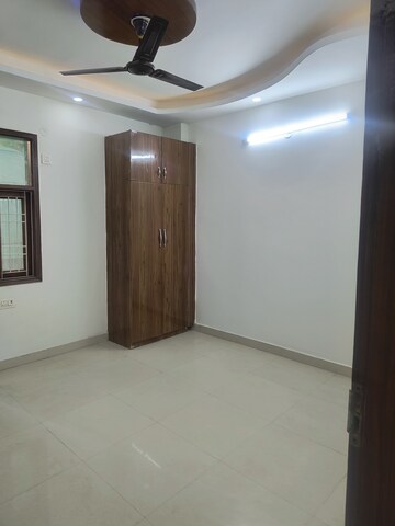 Furnished Amenities in 3 BHK Builder Floor at Dwarka Mor – for Sale