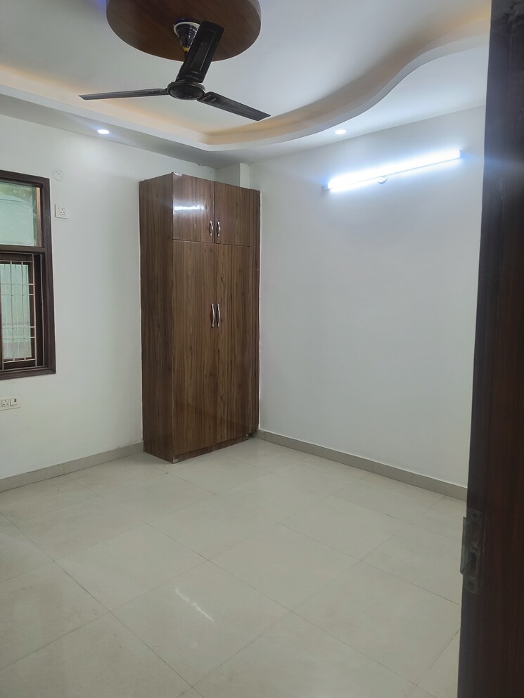 undefined, dwarka mor 3 Bedroom 115 Sq.Yd. Builder Floor In Dwarka Mor Delhi 9588671