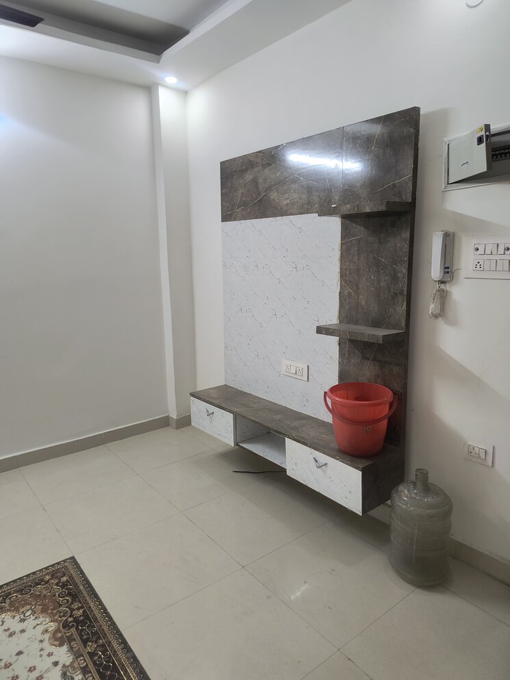 Kitchen, dwarka mor 3 Bedroom 115 Sq.Yd. Builder Floor In Dwarka Mor Delhi 9588671