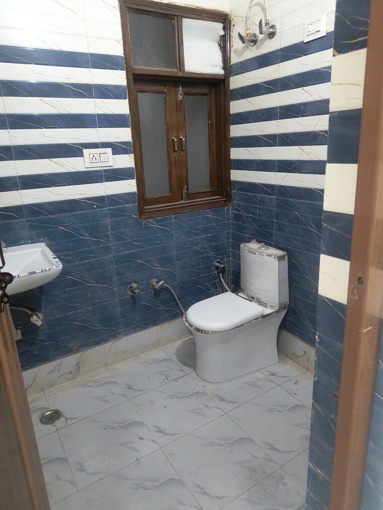 Kitchen, dwarka mor 3 Bedroom 115 Sq.Yd. Builder Floor In Dwarka Mor Delhi 9588671