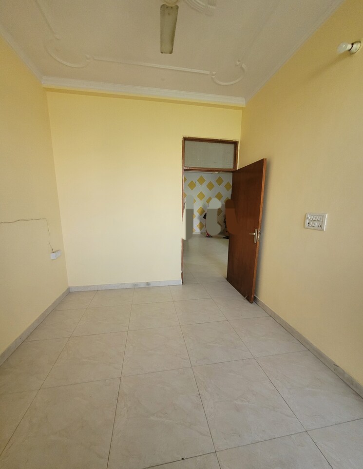 Room, dilshad colony 2 Bedroom 850 Sq.Ft. Builder Floor In Dilshad Colony Delhi 9588699