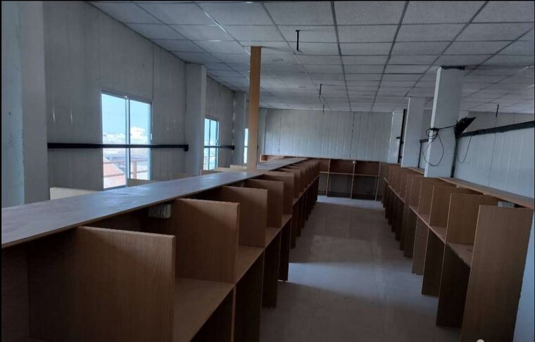 Team Area, hazratganj Commercial Office Space in IT/SEZ 1800 Sq.Ft. In Hazratganj Lucknow 9588780