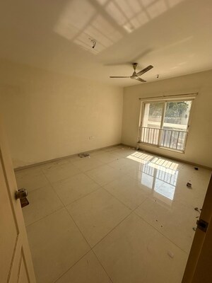 Room in 2 BHK Apartment at Vascon Forest County, Kharadi – for Rent