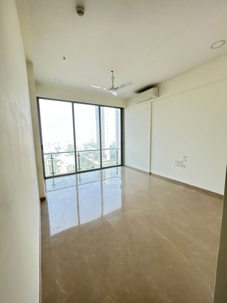 Room, dadar west 3 Bedroom 1986 Sq.Ft. Apartment In Dadar West Mumbai 9588722