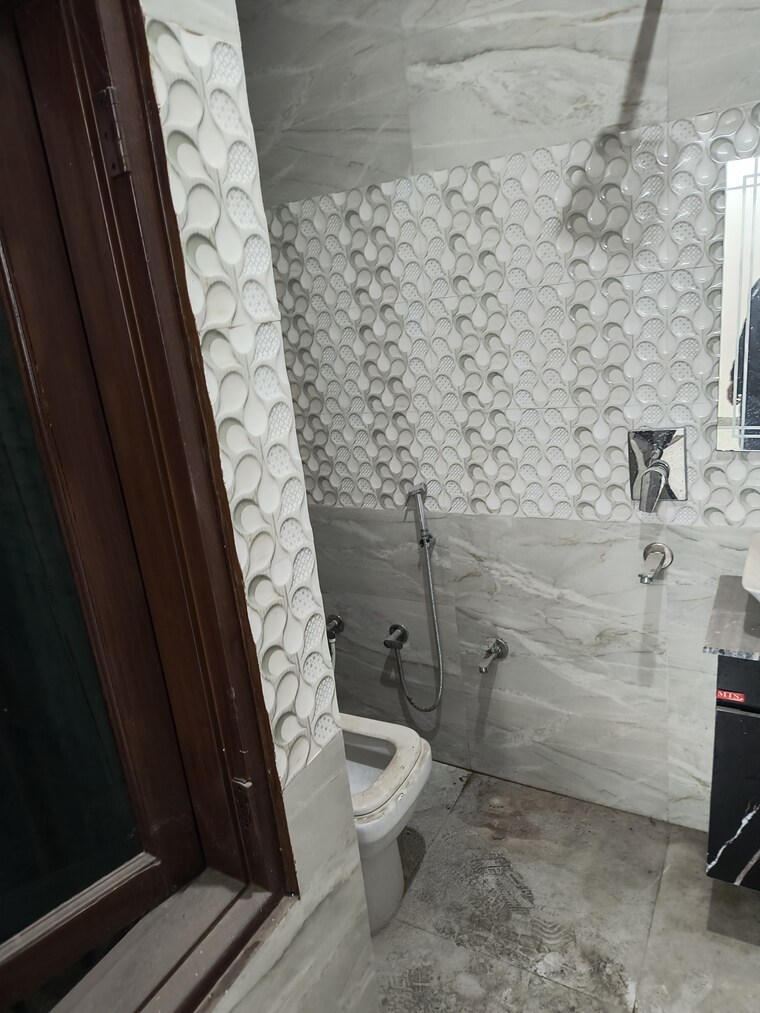 Kitchen, dwarka mor 3 Bedroom 100 Sq.Yd. Builder Floor In Dwarka Mor Delhi 9588796