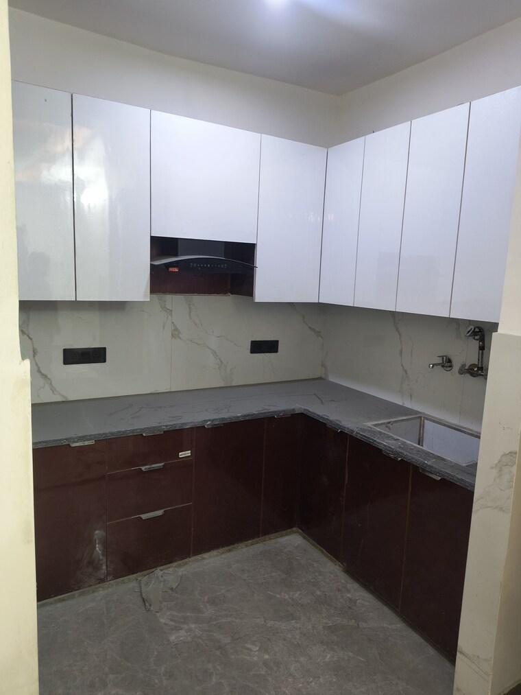 Kitchen, dwarka mor 3 Bedroom 100 Sq.Yd. Builder Floor In Dwarka Mor Delhi 9588796