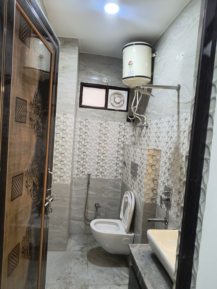 Kitchen, dwarka mor 3 Bedroom 100 Sq.Yd. Builder Floor In Dwarka Mor Delhi 9588796