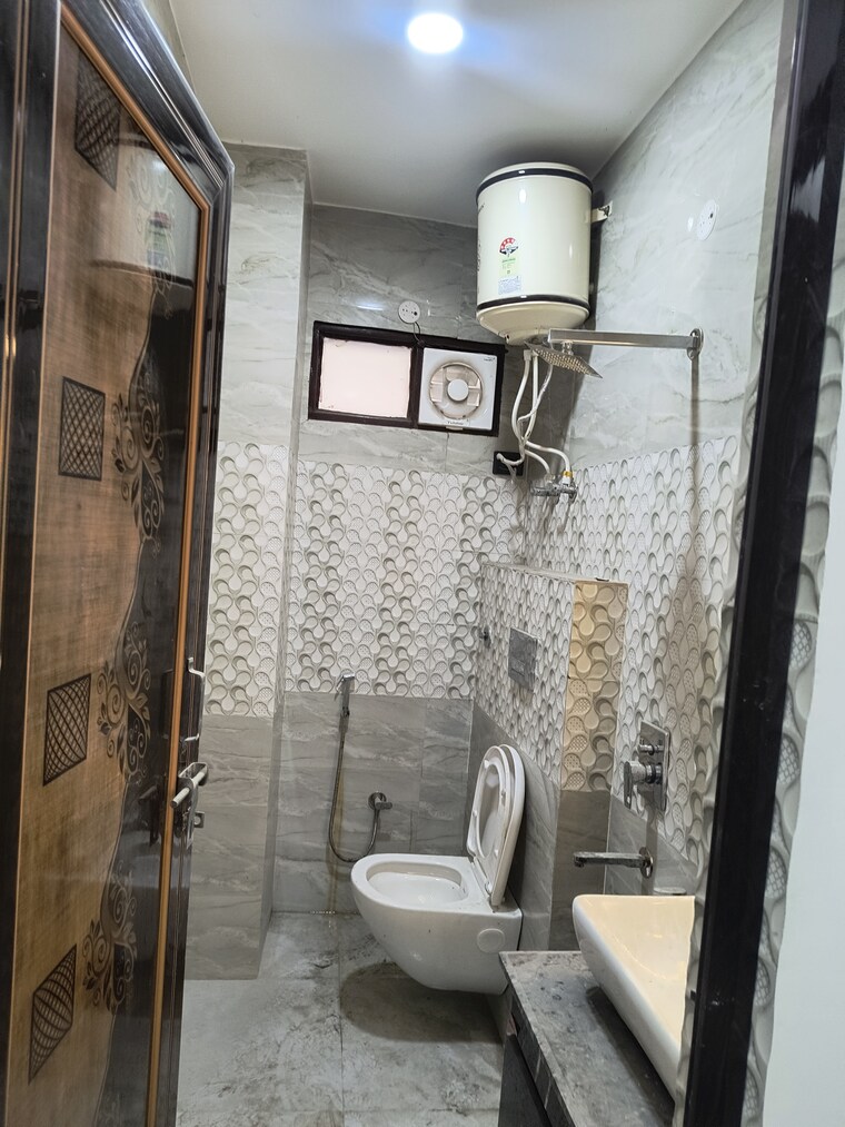 Kitchen, dwarka mor 3 Bedroom 100 Sq.Yd. Builder Floor In Dwarka Mor Delhi 9588796