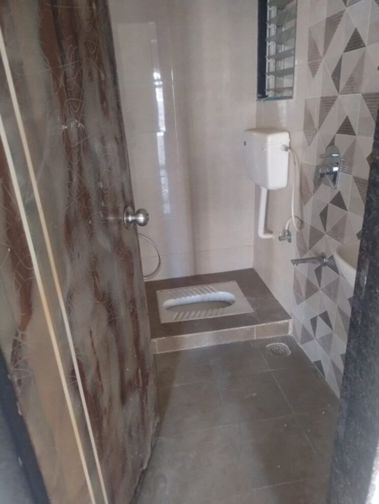 Bathroom, sr-thakur-residency 2 Bedroom 630 Sq.Ft. Apartment In Ulwe Navi Mumbai 9588853
