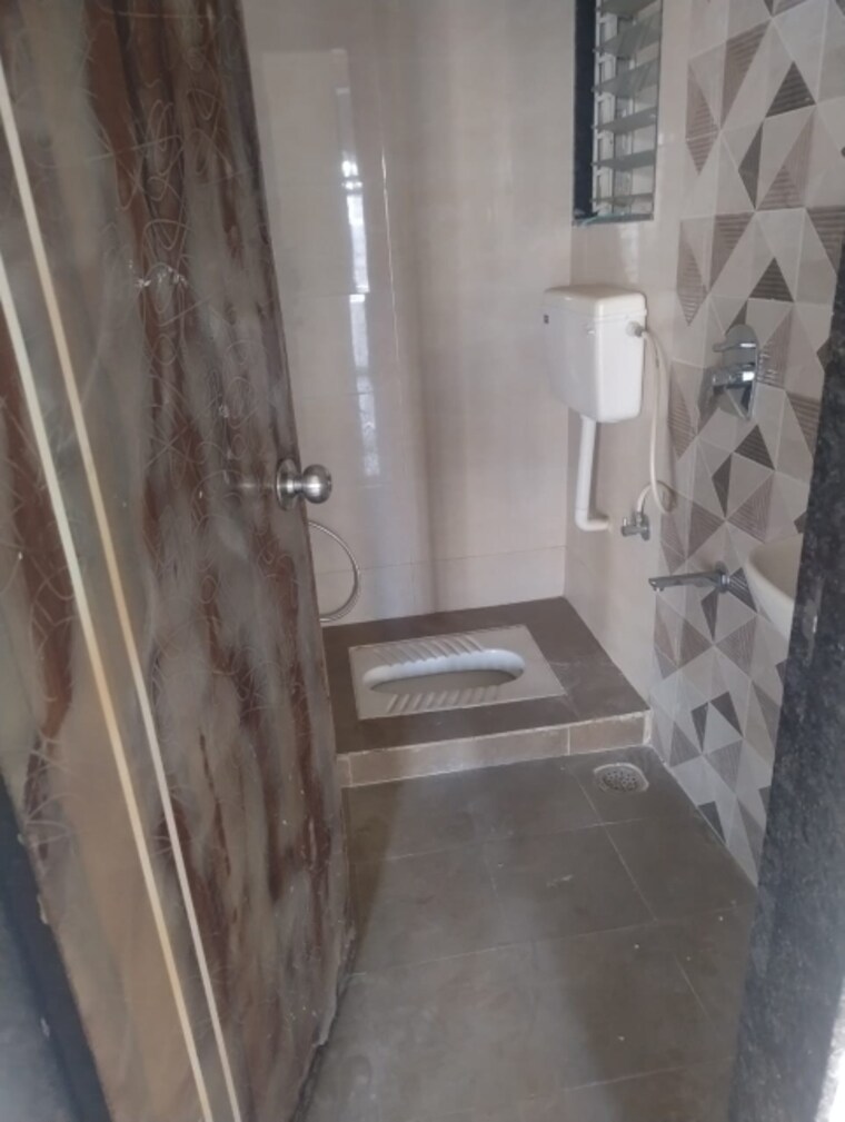 Bathroom, sr-thakur-residency 2 Bedroom 630 Sq.Ft. Apartment In Ulwe Navi Mumbai 9588853
