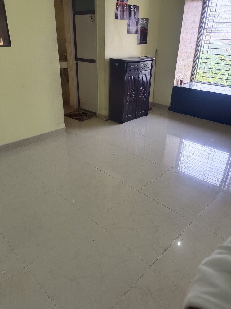 Room, ravi-estate 1 Bedroom 500 Sq.Ft. Apartment In Pokhran Road No One Thane 9588818