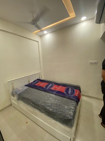 Bedroom in 1 BHK Apartment at Bandra West – for Rent