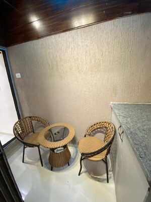 Furnished Amenities in 1 BHK Apartment at Bandra West – for Rent