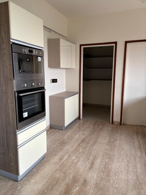 Room in 4 BHK Apartment at Vijay Char Rasta – for Rent