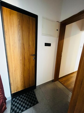 Room in 2 BHK Apartment at Vascon Forest Edge, Kharadi – for Rent