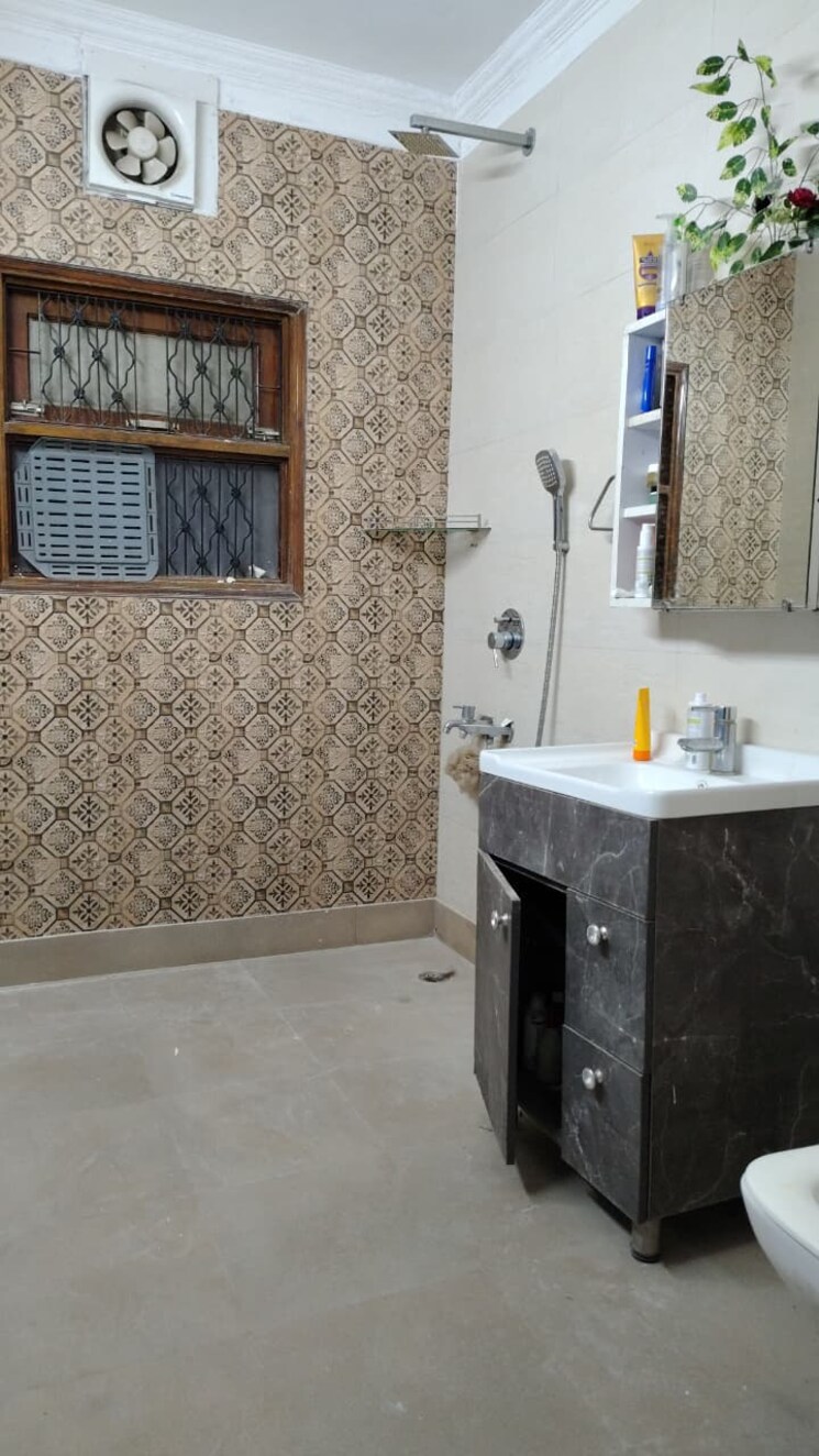 Kitchen, janakpuri 3 Bedroom 225 Sq.Yd. Builder Floor In Janakpuri Delhi 9588934