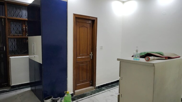 Room, janakpuri 3 Bedroom 225 Sq.Yd. Builder Floor In Janakpuri Delhi 9588934