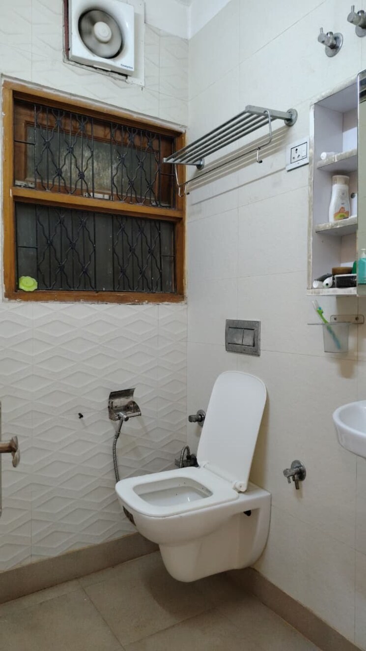 Master Bedroom, janakpuri 3 Bedroom 225 Sq.Yd. Builder Floor In Janakpuri Delhi 9588934