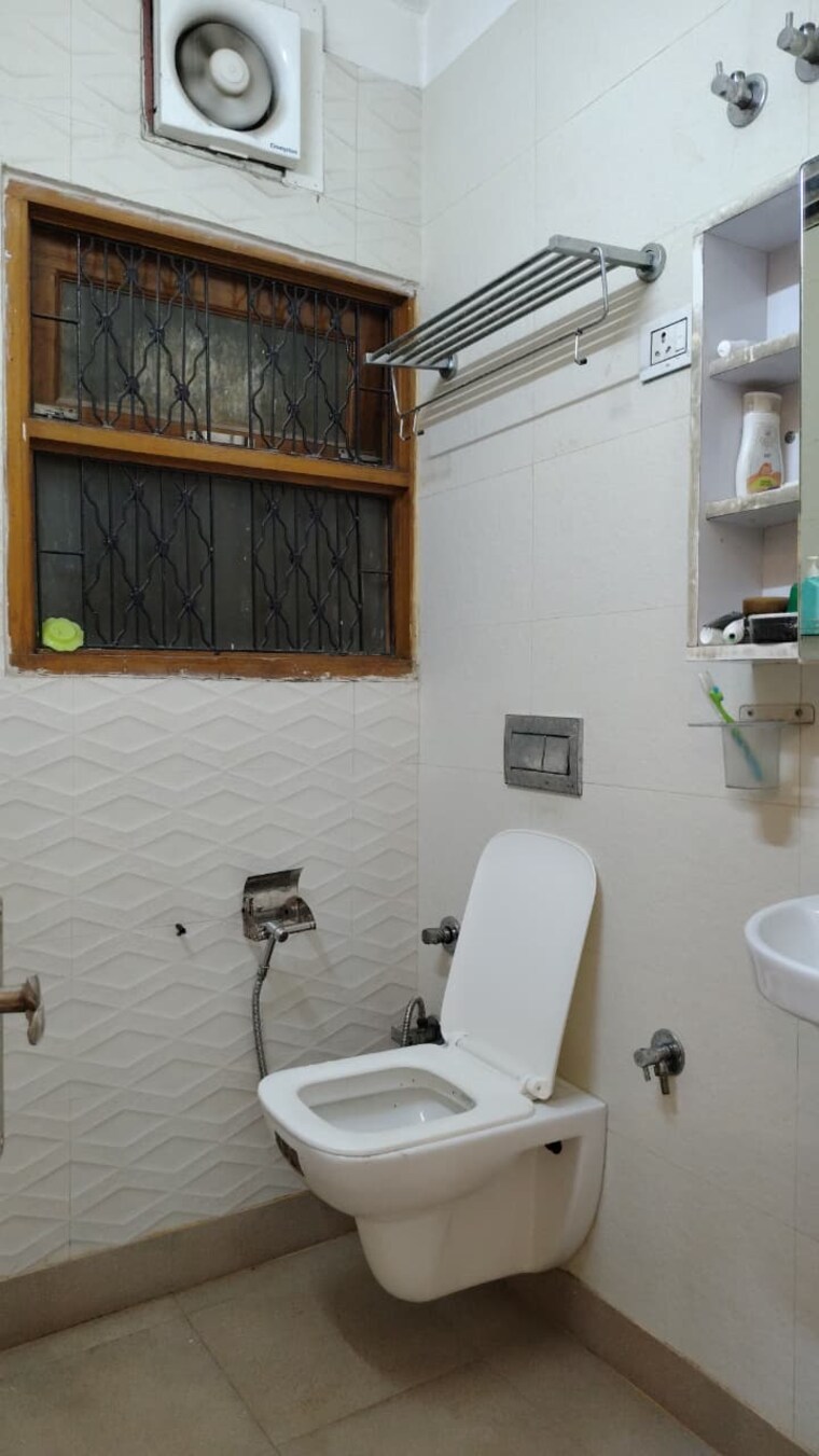 Master Bedroom, janakpuri 3 Bedroom 225 Sq.Yd. Builder Floor In Janakpuri Delhi 9588934