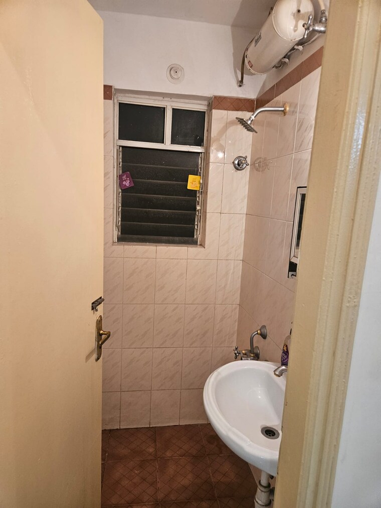 Bathroom, karia-konark-campus 1 Bedroom 650 Sq.Ft. Apartment In Viman Nagar Pune 9588966