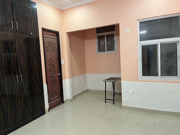 Room, gomti nagar 3 Bedroom 1850 Sq.Ft. Apartment In Gomti Nagar Lucknow 9588968