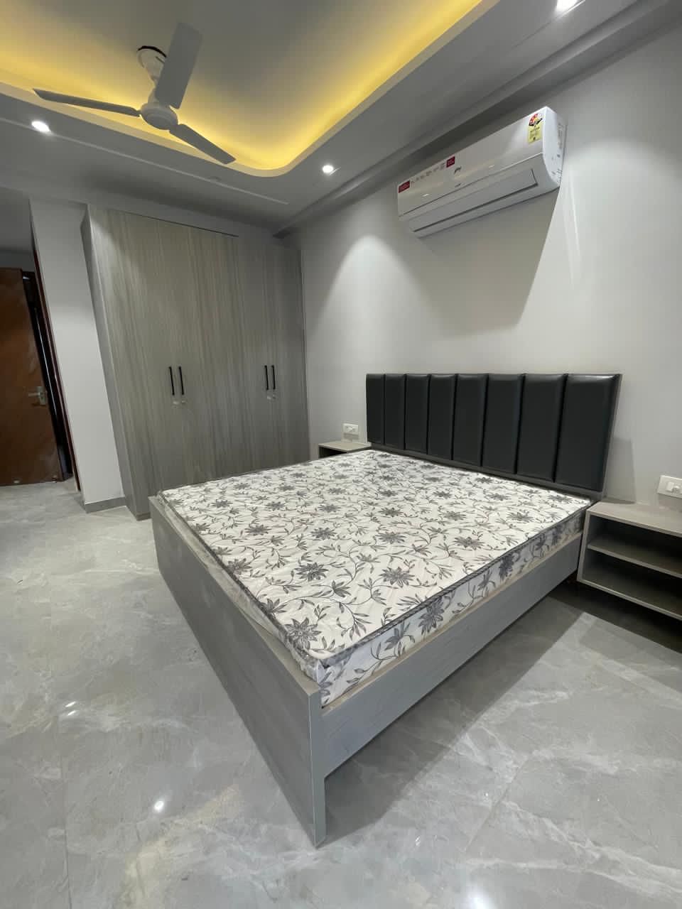 StudioBuilder Floor For Rent in Sector 52