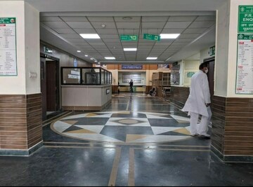 Gym in 4 BHK Apartment at Juhu Scheme, Juhu – for Sale