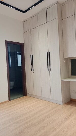 Room in 3 BHK Apartment at M3M Golf Estate, Sector 65 – for Rent