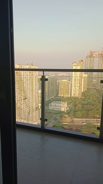 Room in 4 BHK Apartment at M3M Golf Estate, Sector 65 – for Rent