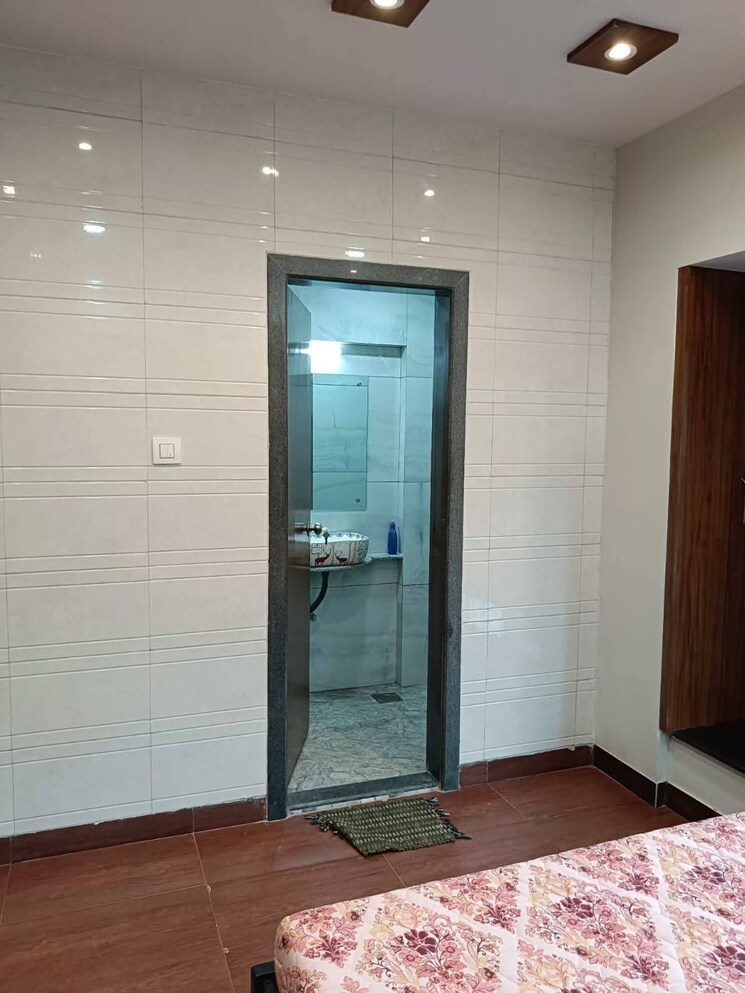 Room, mantri-park 2 Bedroom 1000 Sq.Ft. Apartment In Goregaon East Mumbai 9589021