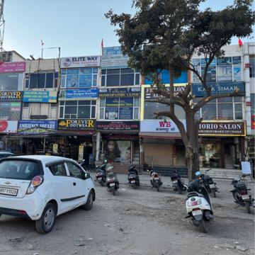  Showroom For Sale in Sunny Enclave