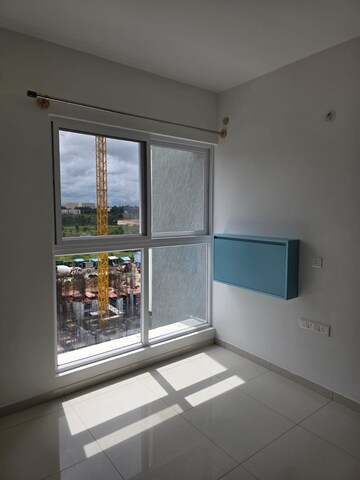 Room in 2 BHK Apartment at Godrej Park Retreat, Sarjapur Road – for Rent