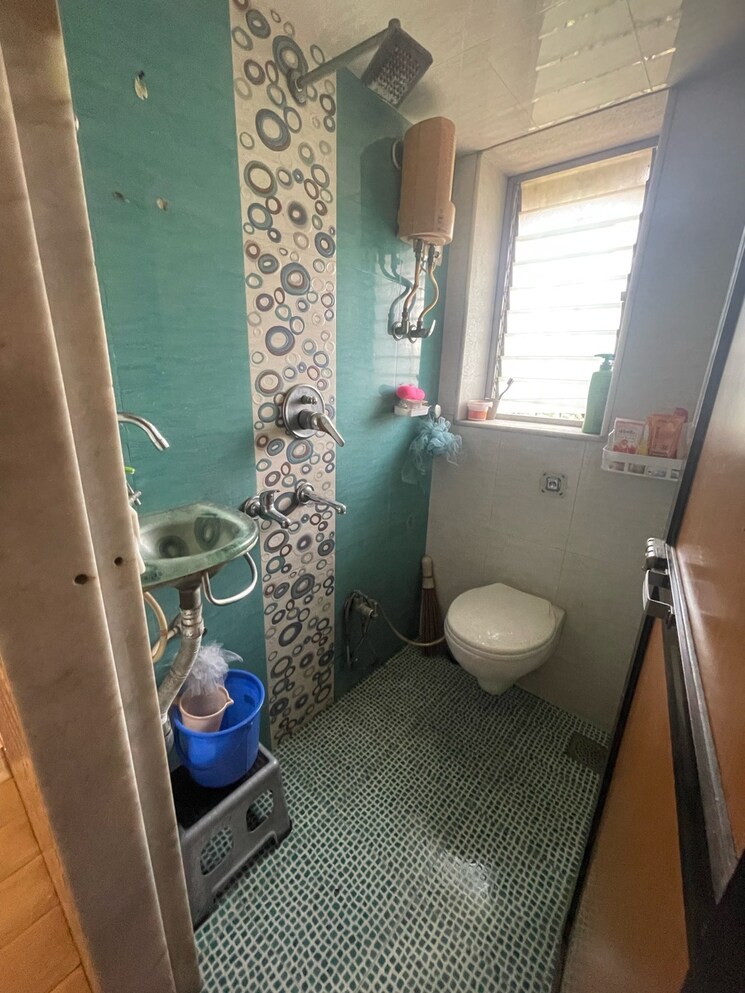 Bathroom, shree-vijay-vihar-chs 2 Bedroom 700 Sq.Ft. Apartment In Chembur Mumbai 9588954
