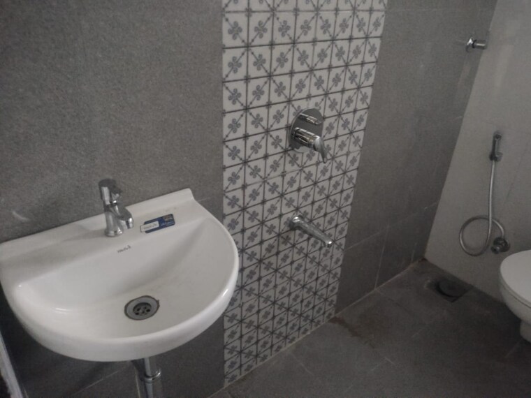 Bathroom, parklane-lifeseasons 1 Bedroom 393 Sq.Ft. Apartment In Dhanori Pune 9589078