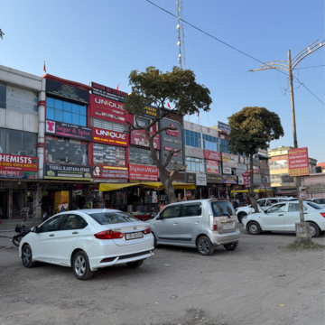  Showroom For Rent in Sunny Enclave