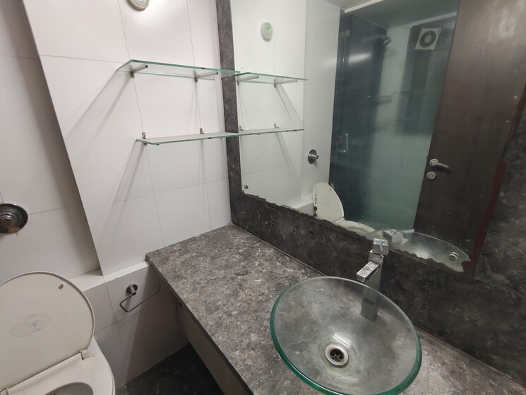 undefined, lake-primrose 2.5 Bedroom 1180 Sq.Ft. Apartment In Powai Mumbai 9589156