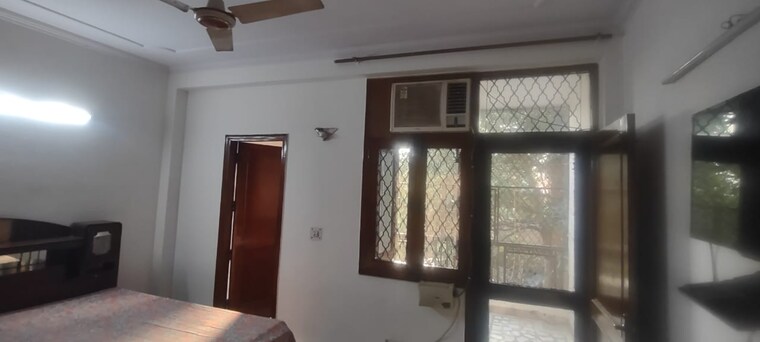 Room, malviya nagar 3 Bedroom 1200 Sq.Ft. Apartment In Malviya Nagar Delhi 9589182