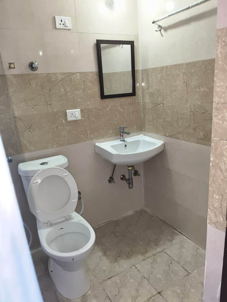 Bathroom, amrapali-terrace-homes 2.5 Bedroom 990 Sq.Ft. Apartment In Tech Zone 4 Greater Noida Greater Noida 9589179
