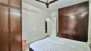 Room in 2 BHK Apartment at Andheri West – for Rent