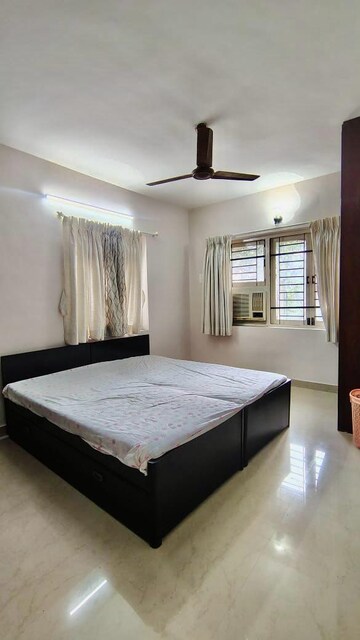 Bedroom in 2 BHK Apartment at Andheri West – for Rent