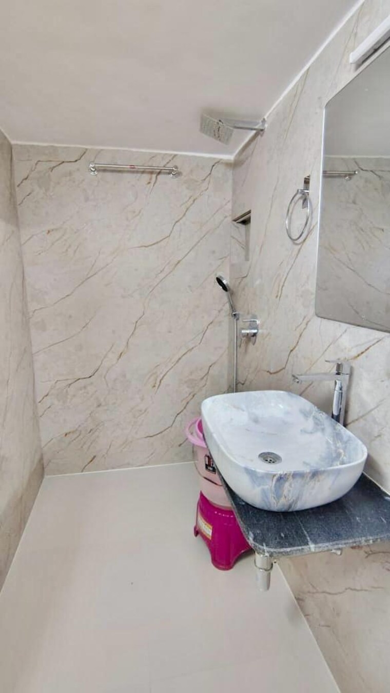 Bathroom, andheri west 2 Bedroom 850 Sq.Ft. Apartment In Andheri West Mumbai 9589183