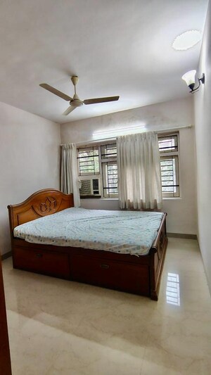 Bedroom in 2 BHK Apartment at Andheri West – for Rent