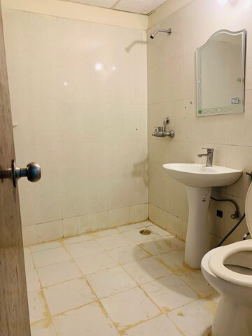 Master Bedroom in 1.5 BHK Apartment at Amrapali Dream Valley, Tech Zone 4 Greater Noida – for Rent