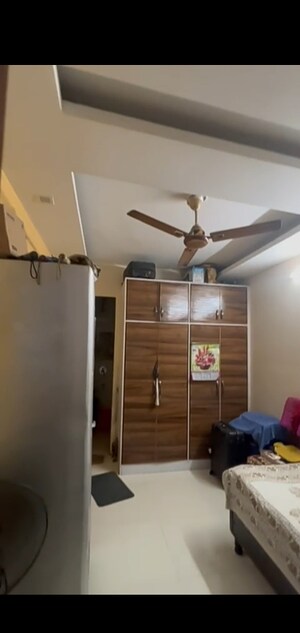 Furnished Amenities in 3 BHK Builder Floor at Mahavir Enclave – for Sale