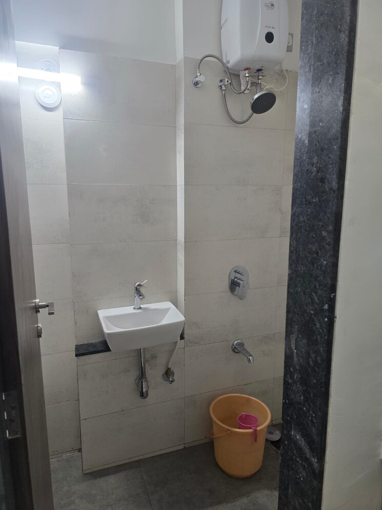 Bathroom, wadgaon sheri 1 RK 400 Sq.Ft. Apartment In Wadgaon Sheri Pune 9589201