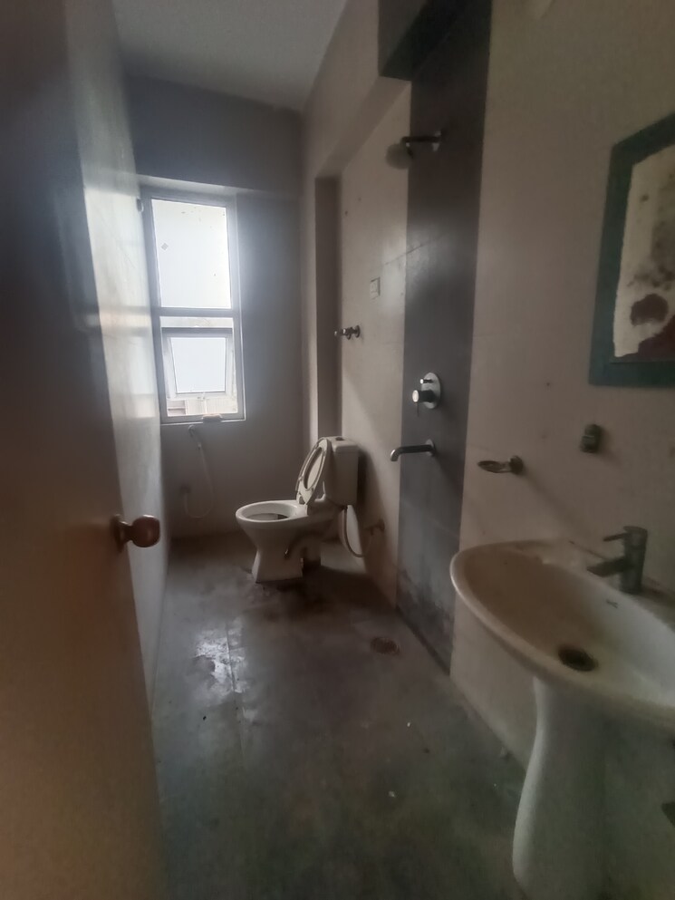 Bathroom, exhibition road Commercial Office Space 700 Sq.Ft. In Exhibition Road Patna 9589203