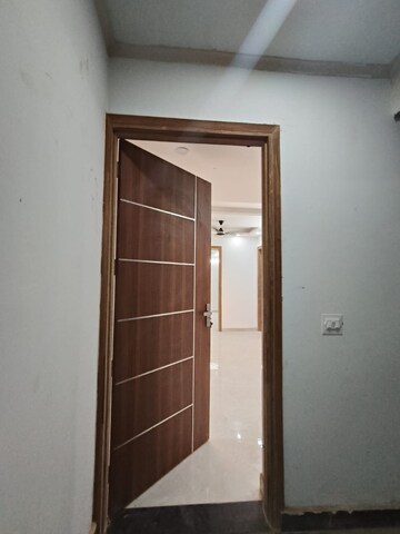 Room in 3 BHK Apartment at Nidhi Exclusive Floors, Mehrauli – for Sale