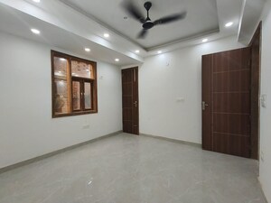 Room in 3 BHK Apartment at Nidhi Exclusive Floors, Mehrauli – for Sale