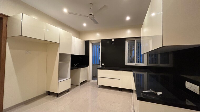 Room, inc-boston 4 Bedroom 4300 Sq.Ft. Apartment In Prabhat Road Pune 9589225